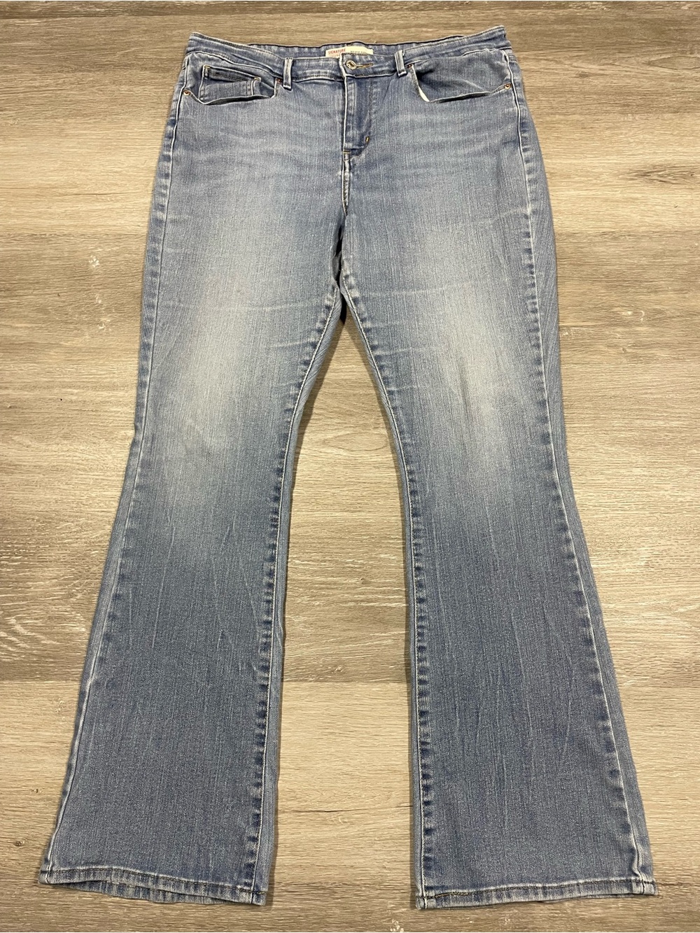 Signature by Levi Strauss Mid-Rise Bootcut Flared Jeans Light Wash Sz16M W33 L32